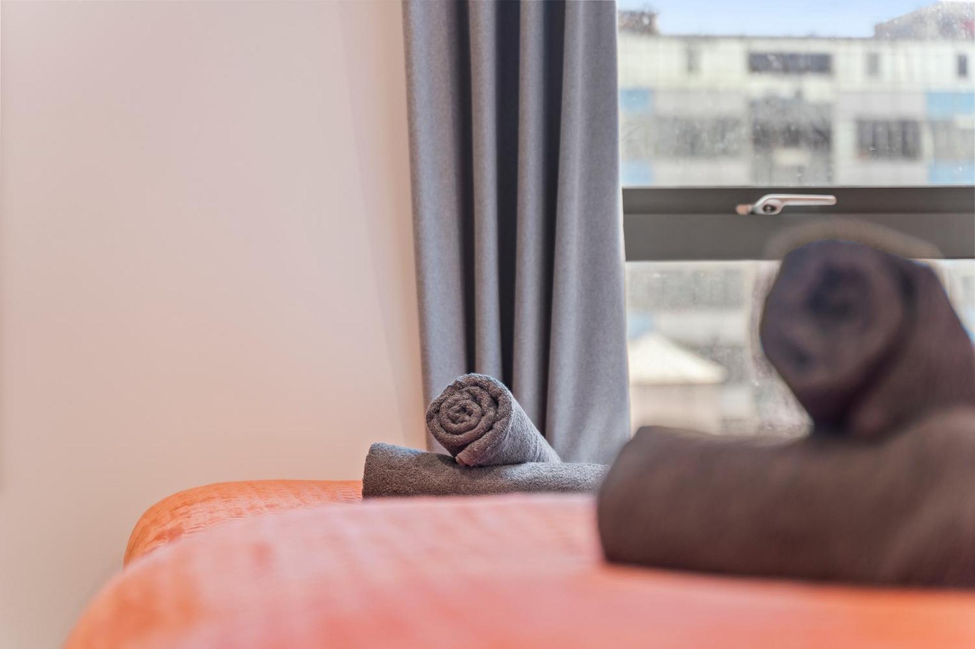 Shanti Suite - 2Bed 2Bath City Centre - Wifi - Netflix- Parking- Modern- Perfect For Family, Contractors, Leisure, Business By Shanti Nights Birmingham Exterior foto