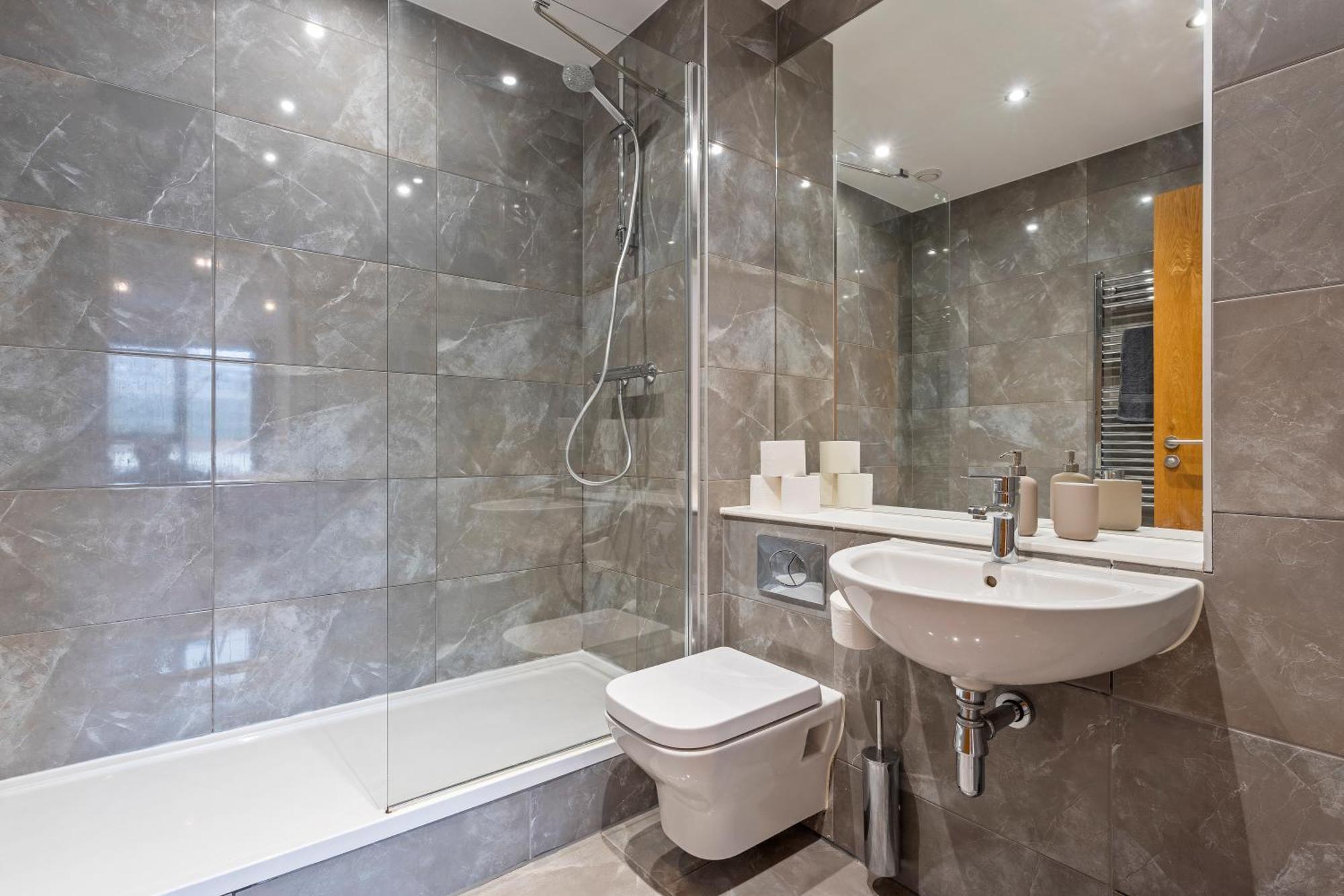 Shanti Suite - 2Bed 2Bath City Centre - Wifi - Netflix- Parking- Modern- Perfect For Family, Contractors, Leisure, Business By Shanti Nights Birmingham Exterior foto